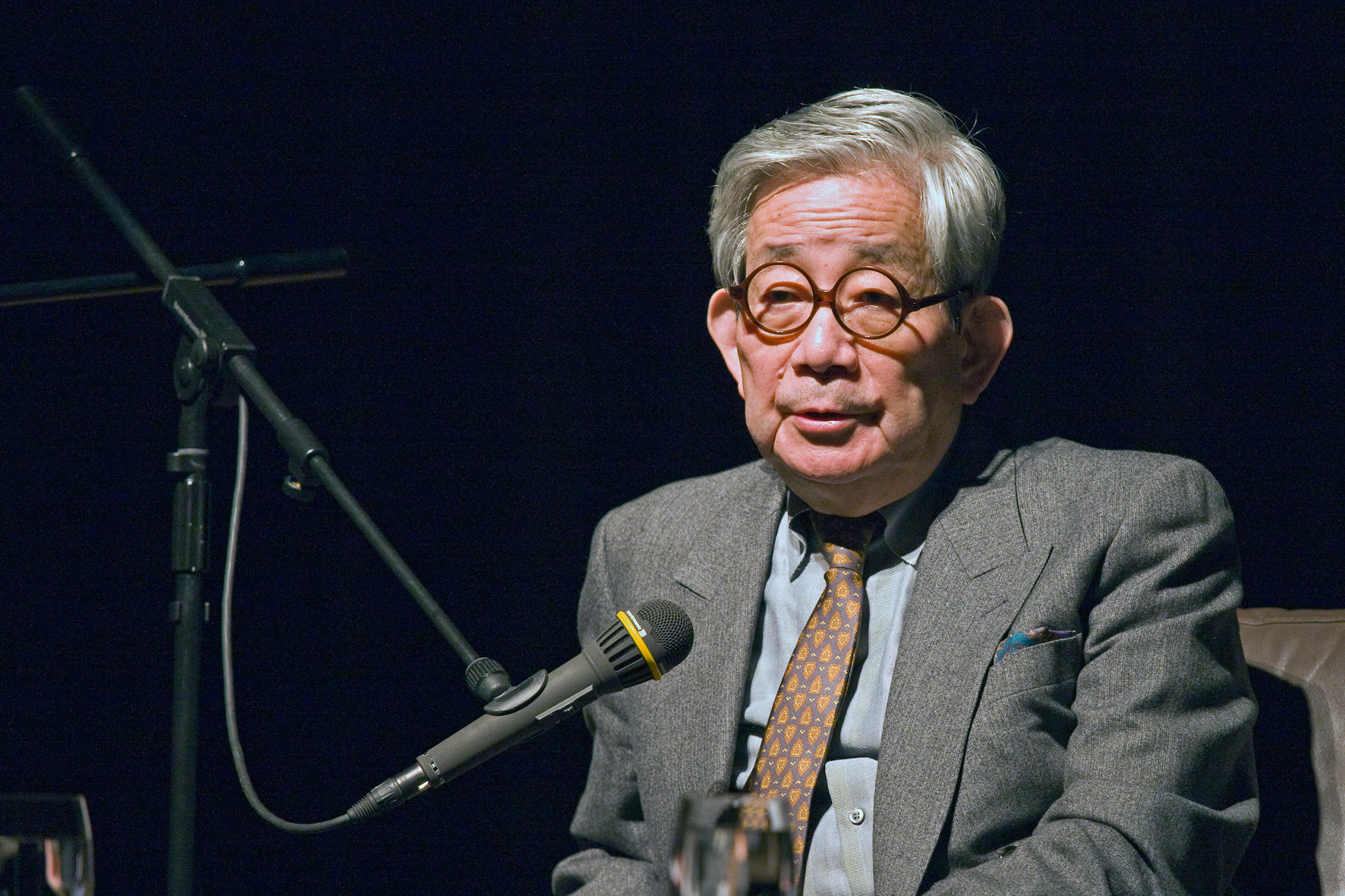 Kenzaburo Oe