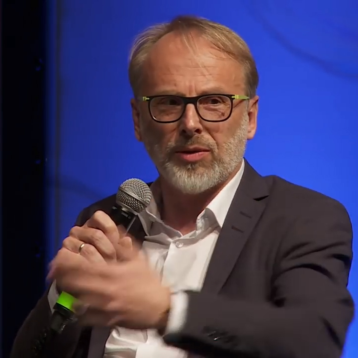 Oliver Schröm