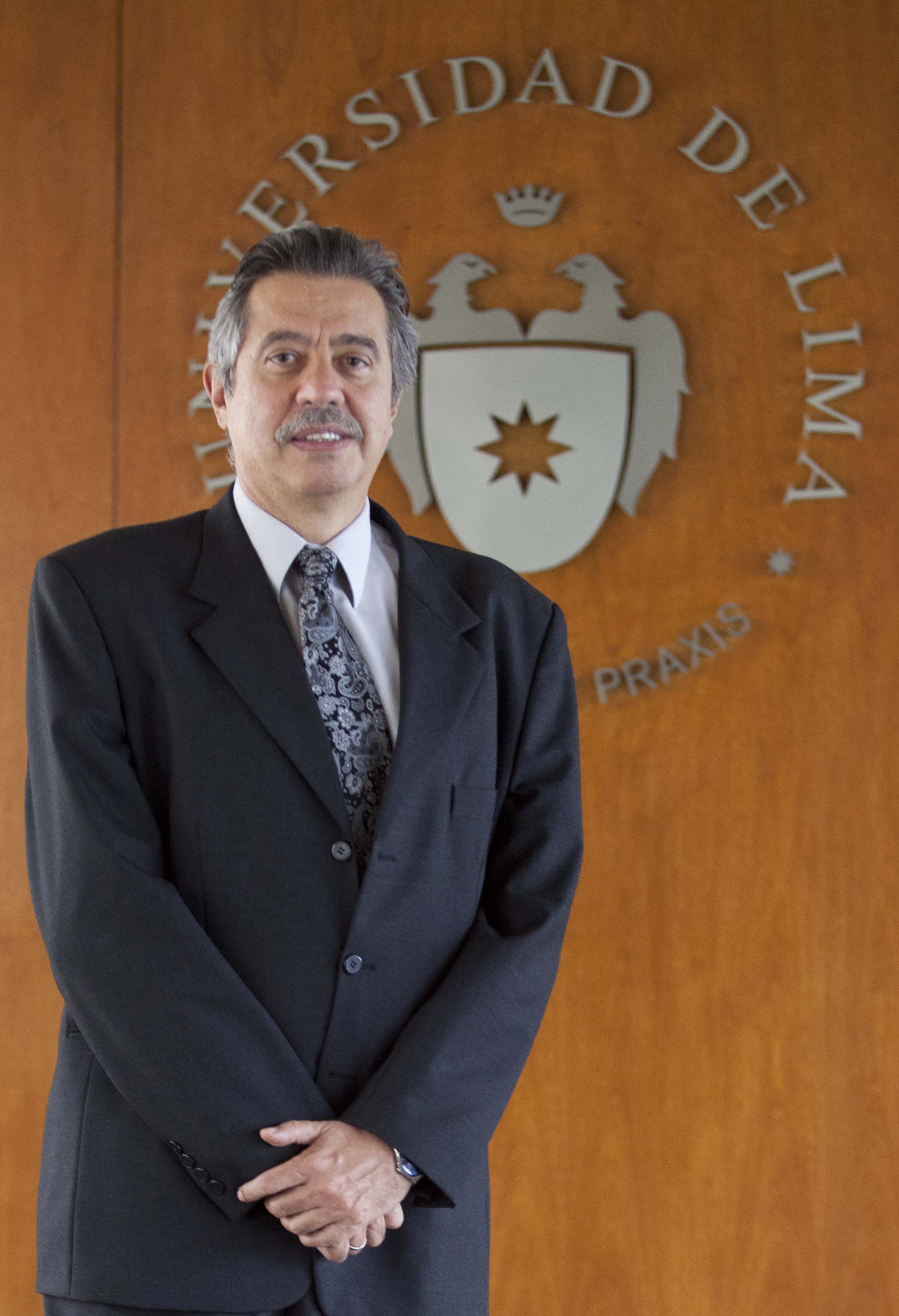 óscar Quezada Macchiavello