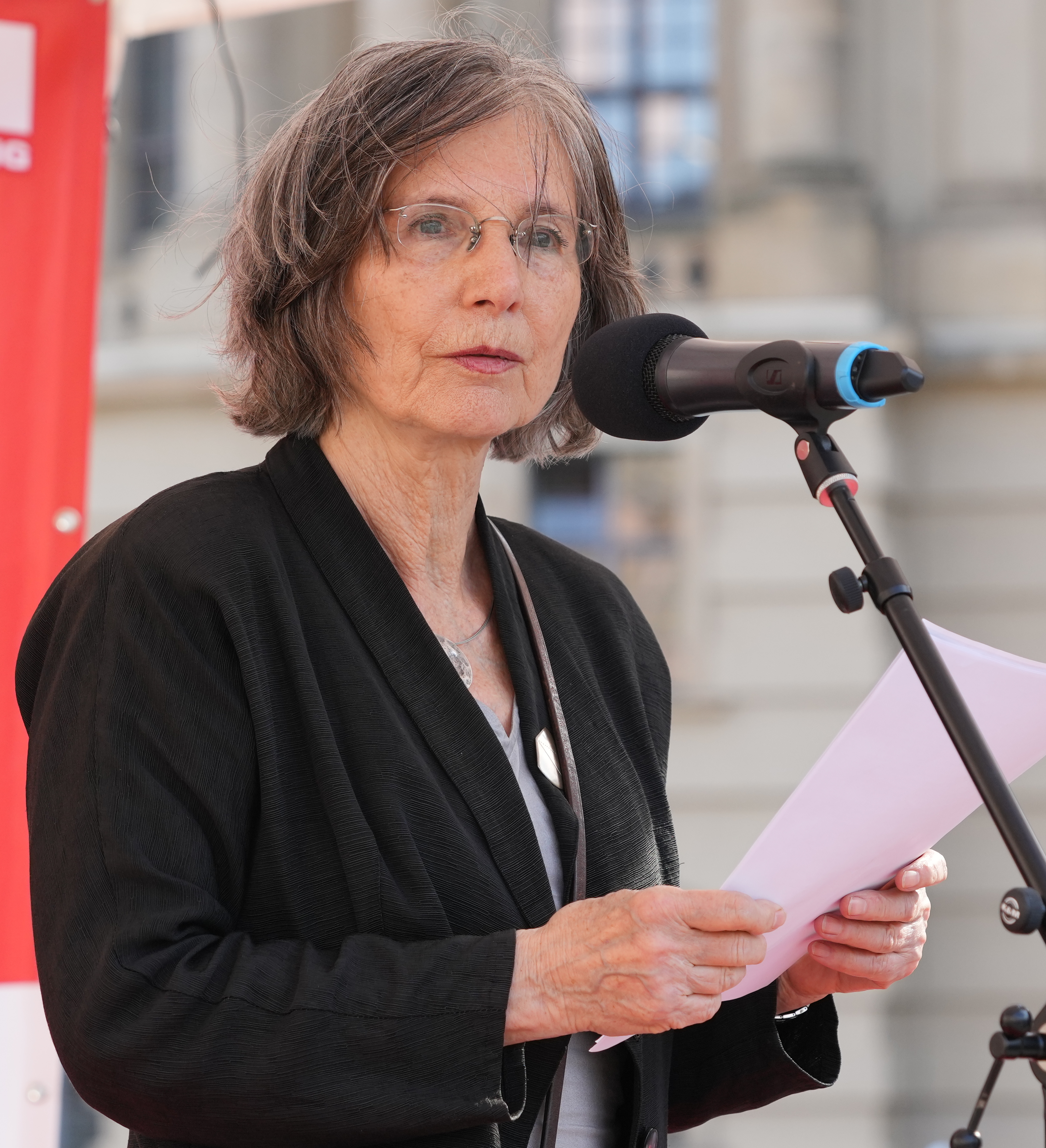 Annette Leo